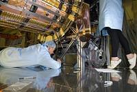 SCT Silicon Tracker in the clean room at CERN, nr. 0605019 05, &copy; CERN